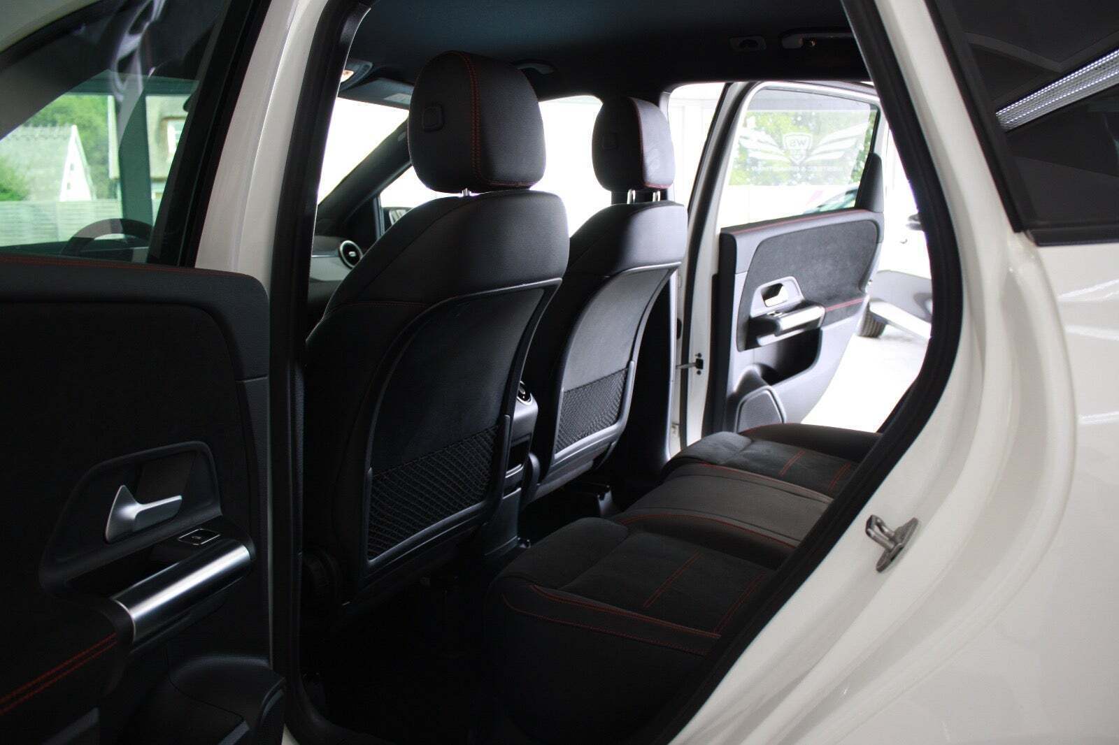Hvid Mercedes B200 d fra 2020