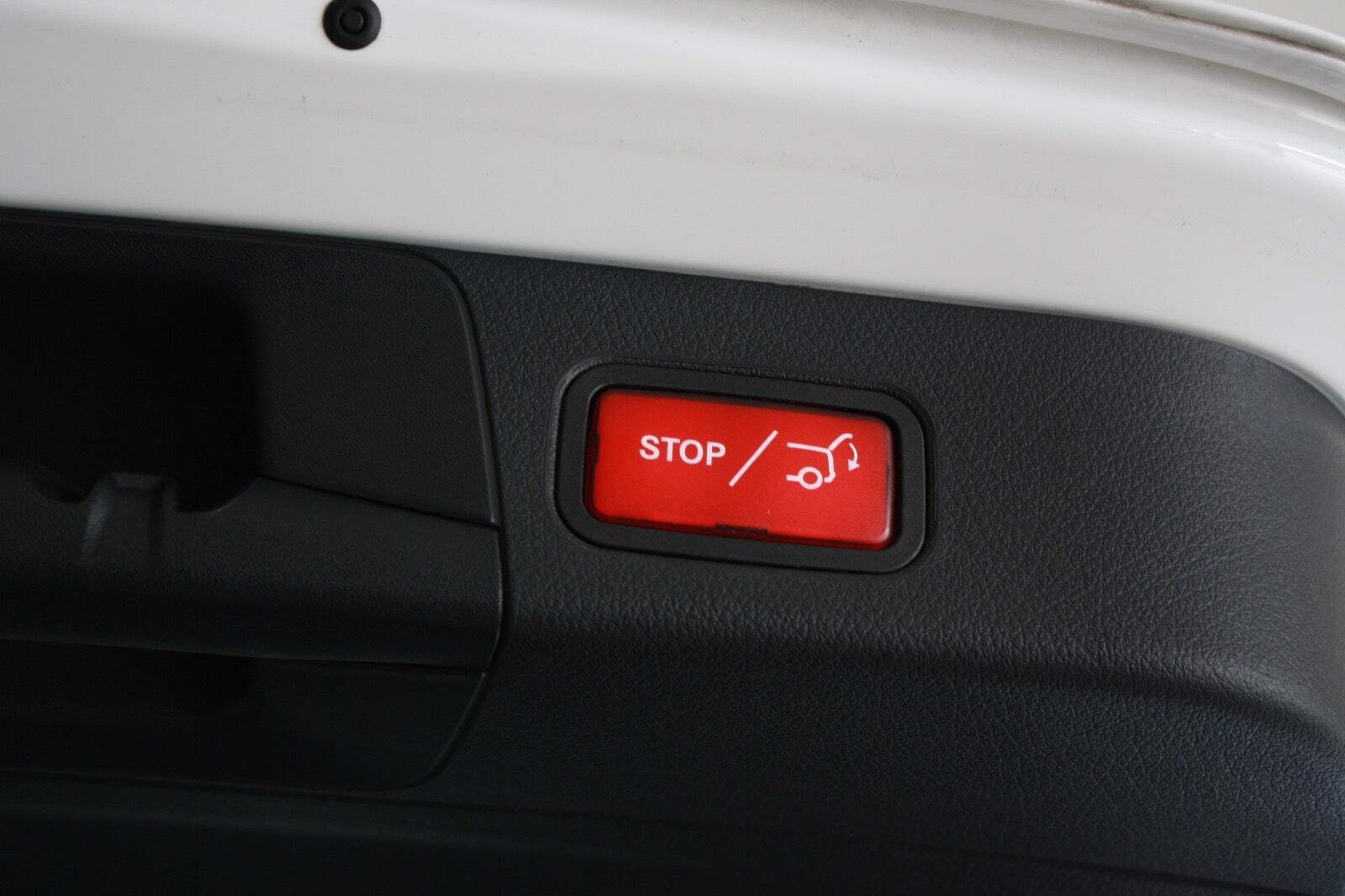 Hvid Mercedes B200 d fra 2020