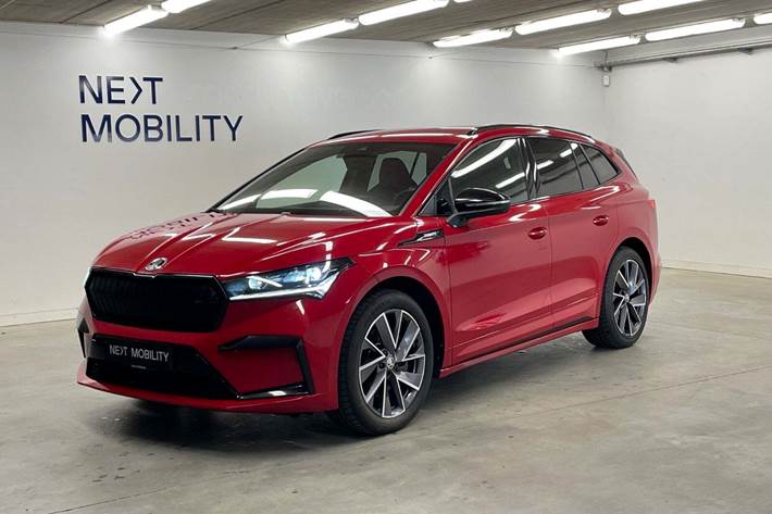 Rød Skoda Enyaq fra 2022 set udefra