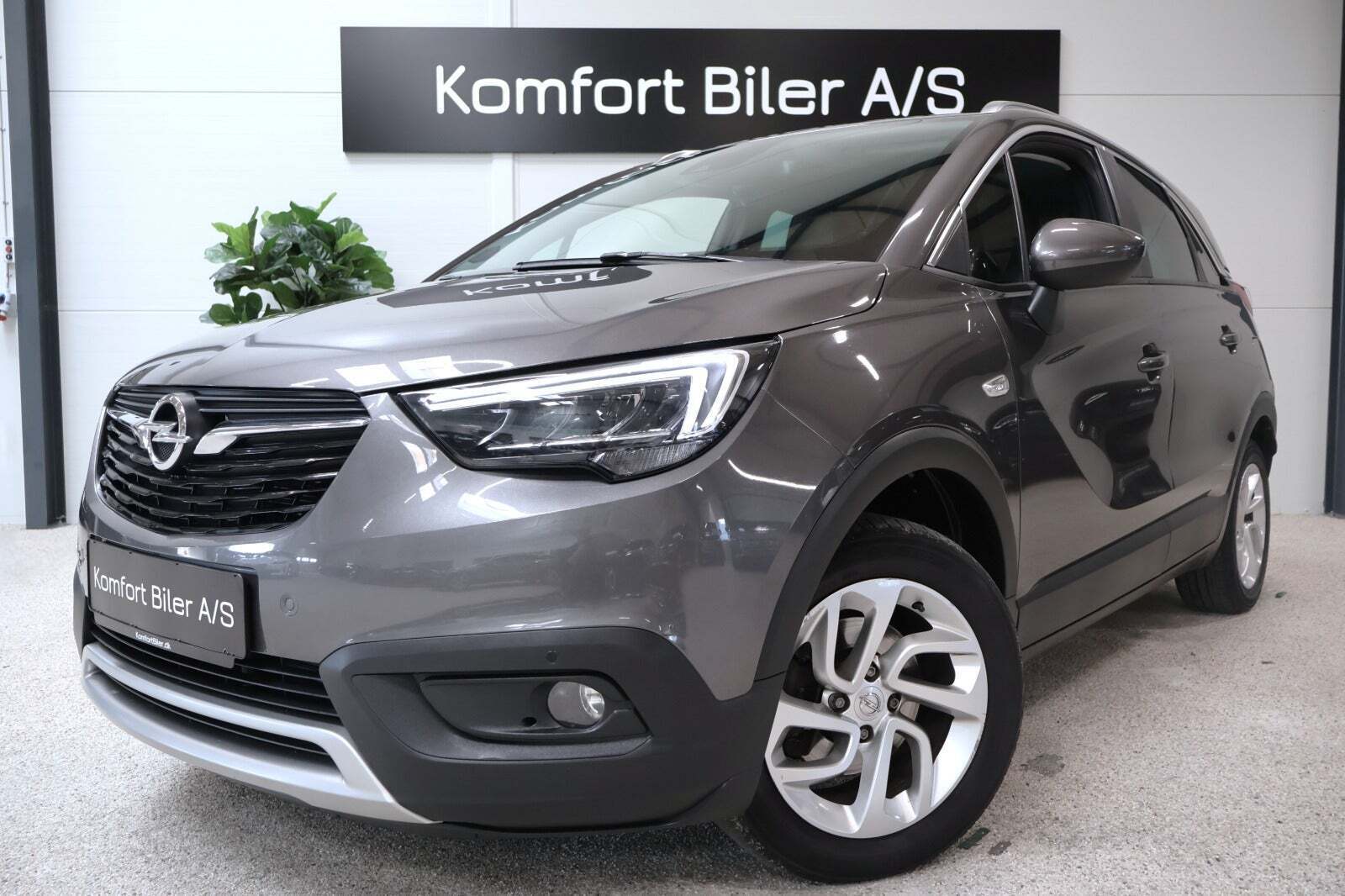 Grå Opel Crossland X fra 2020