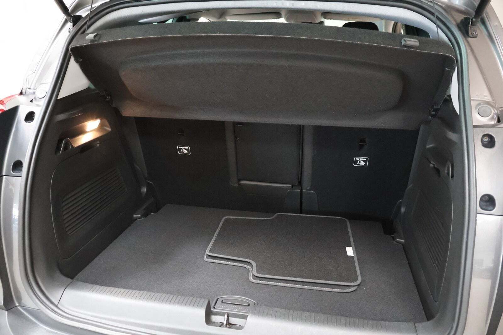 Grå Opel Crossland X fra 2020