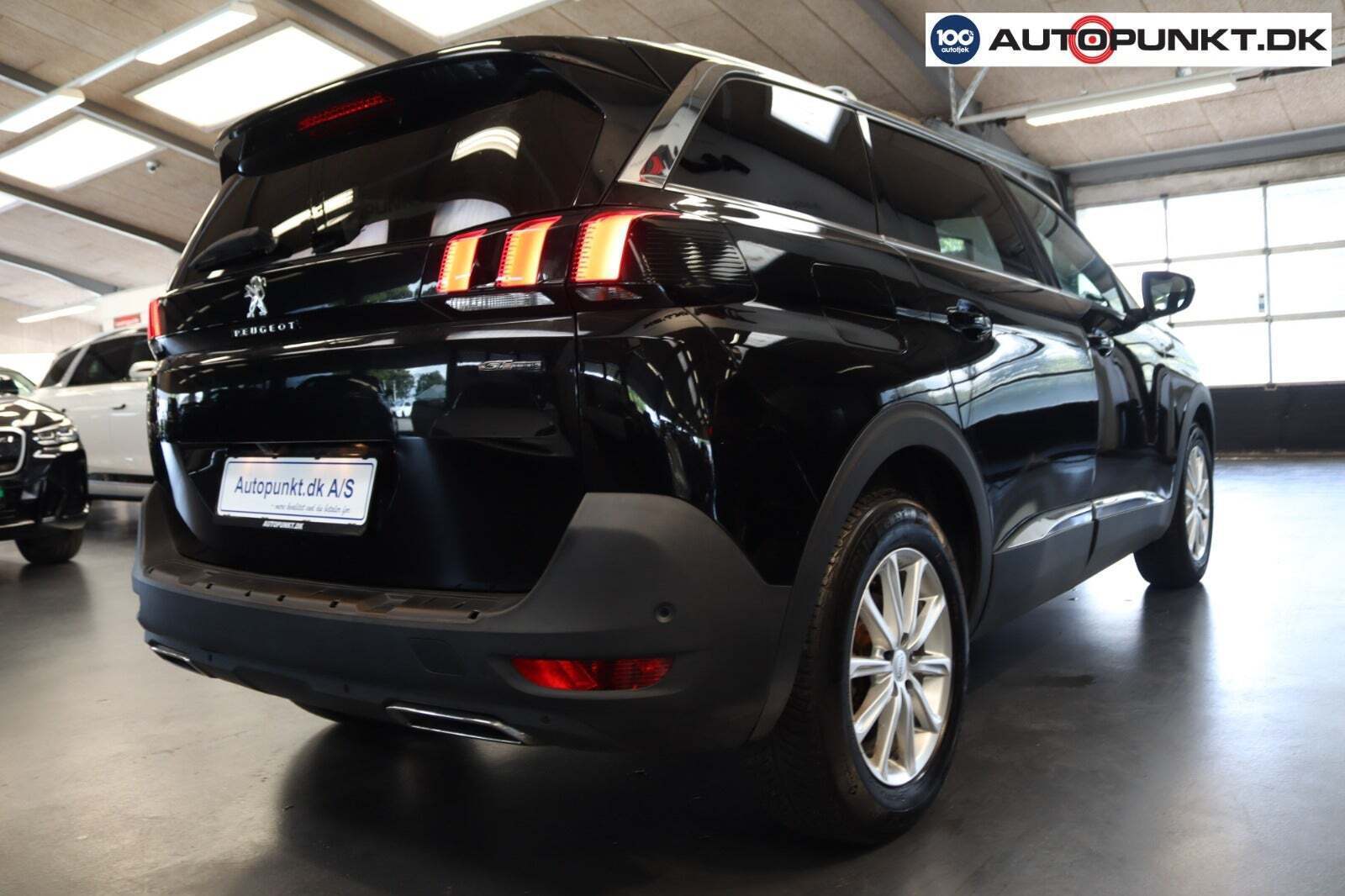 Sort Peugeot 5008 fra 2020