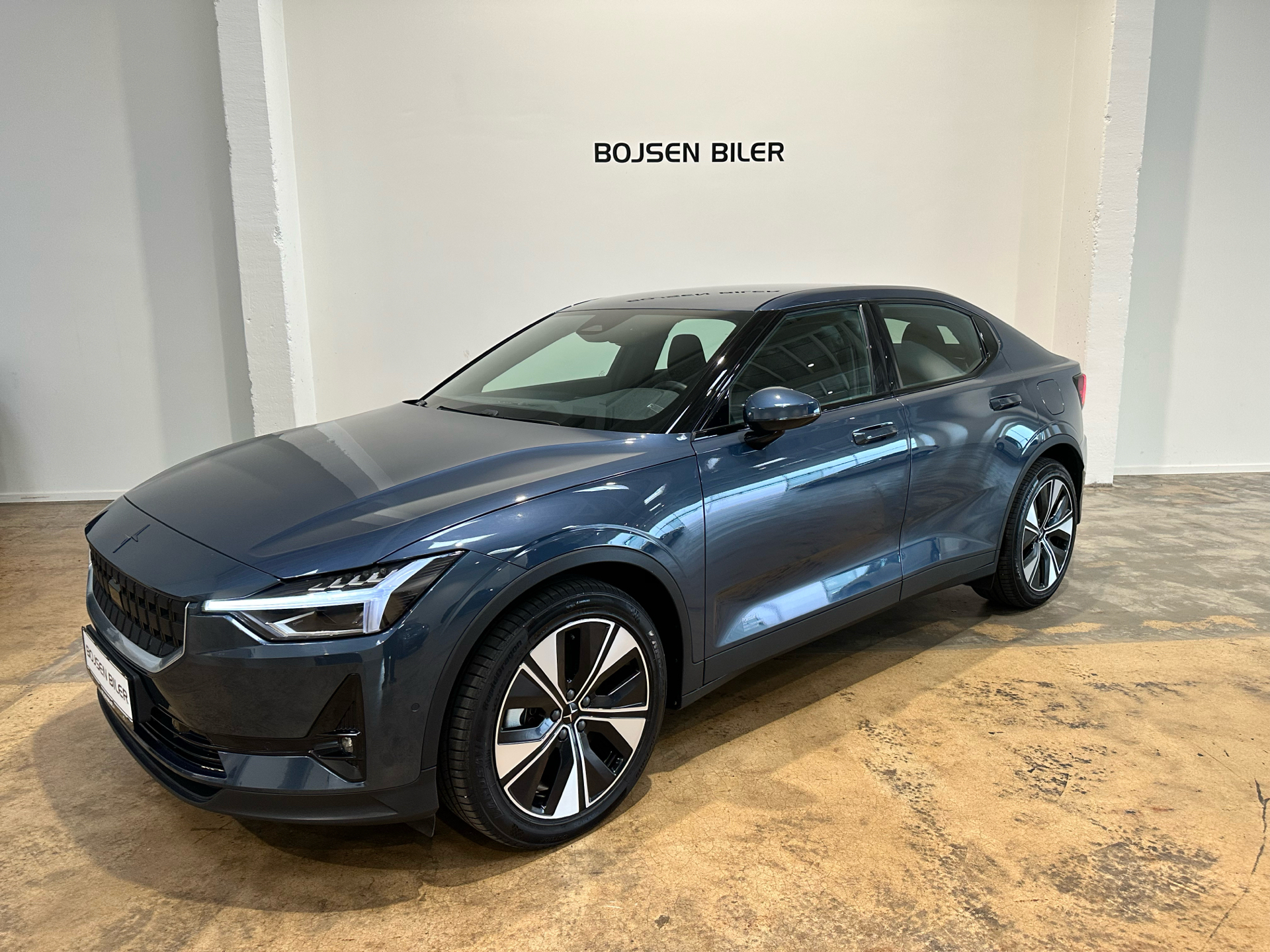 Sort Polestar 2 fra 2023 set udefra