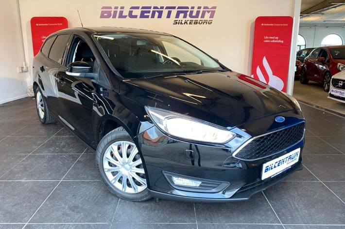 Sort Ford Focus fra 2016 set udefra