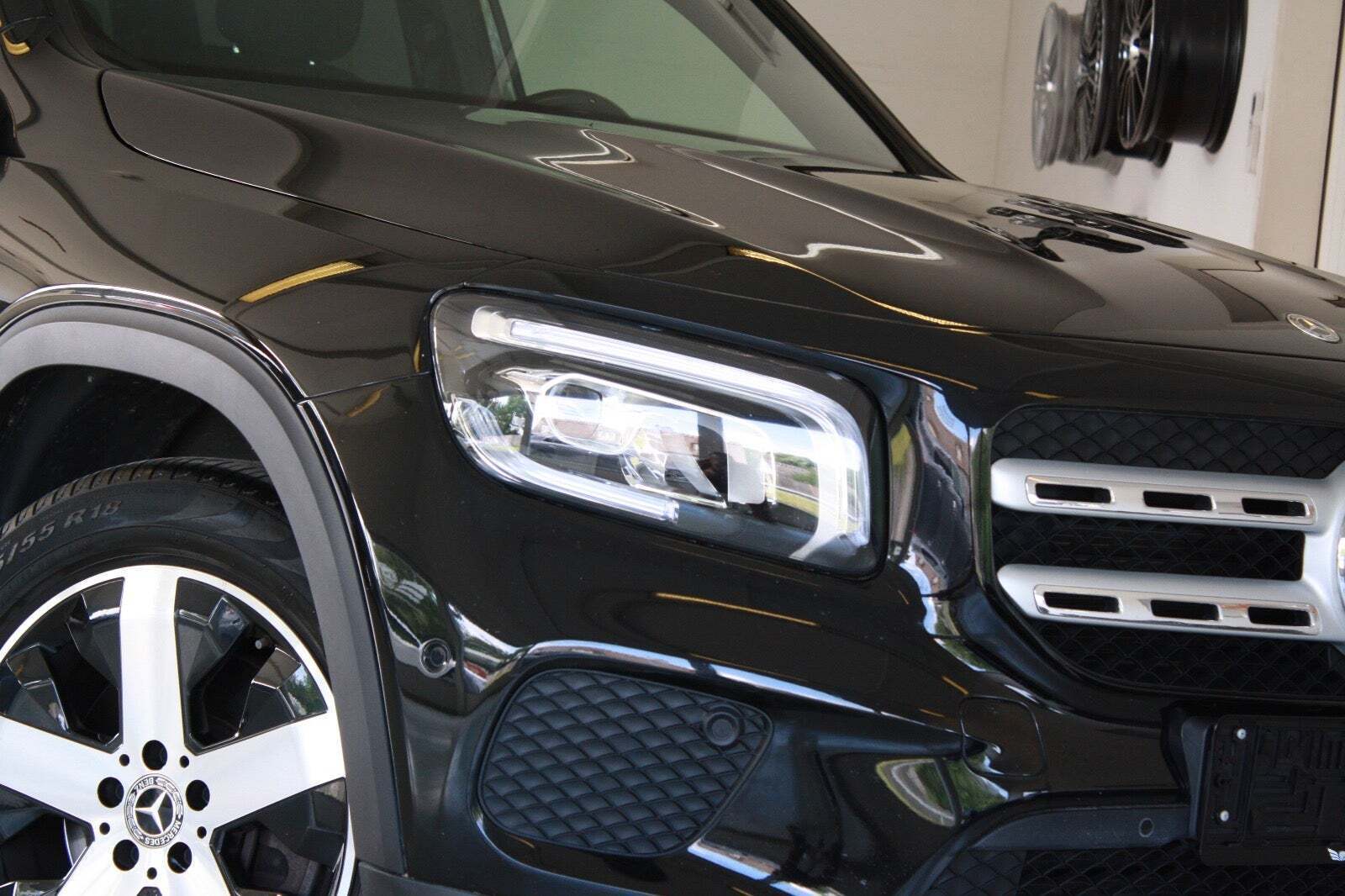 Sort Mercedes GLB200 d fra 2021