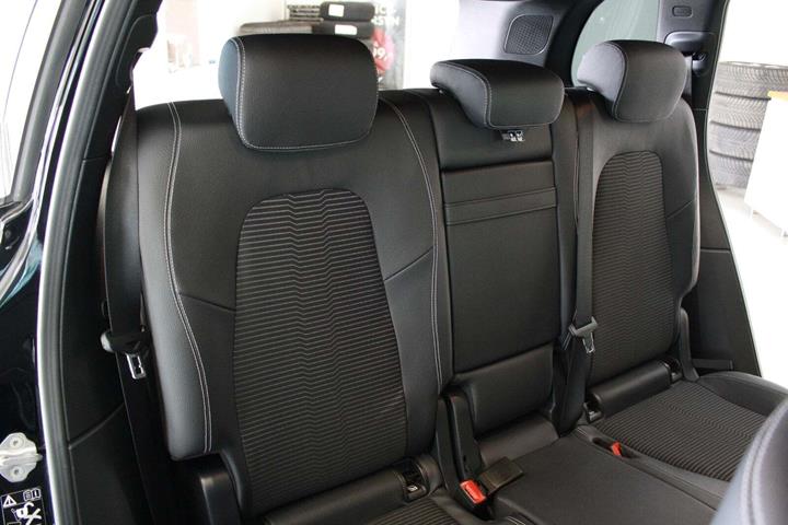 Sort Mercedes GLB200 d fra 2021