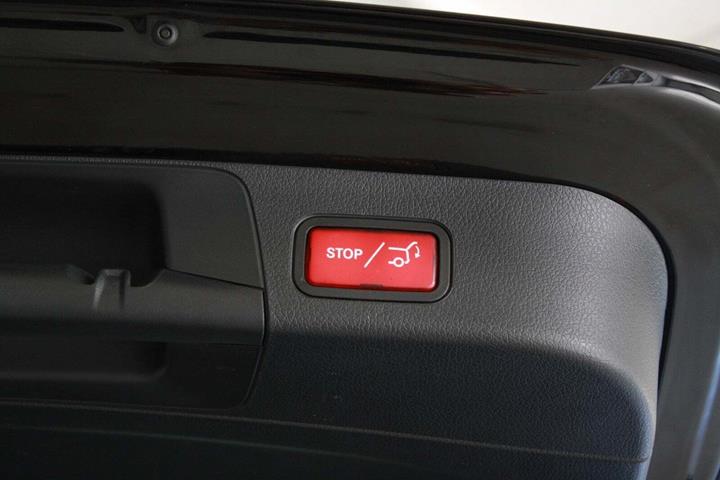 Sort Mercedes GLB200 d fra 2021