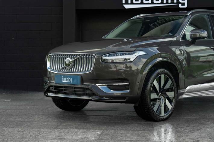 Grå Volvo XC90 fra 2024