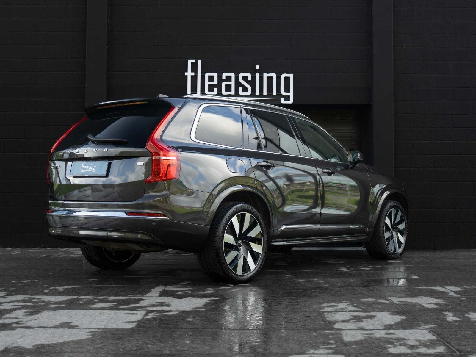 Grå Volvo XC90 fra 2024