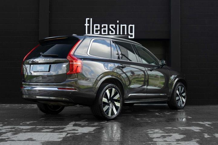 Grå Volvo XC90 fra 2024