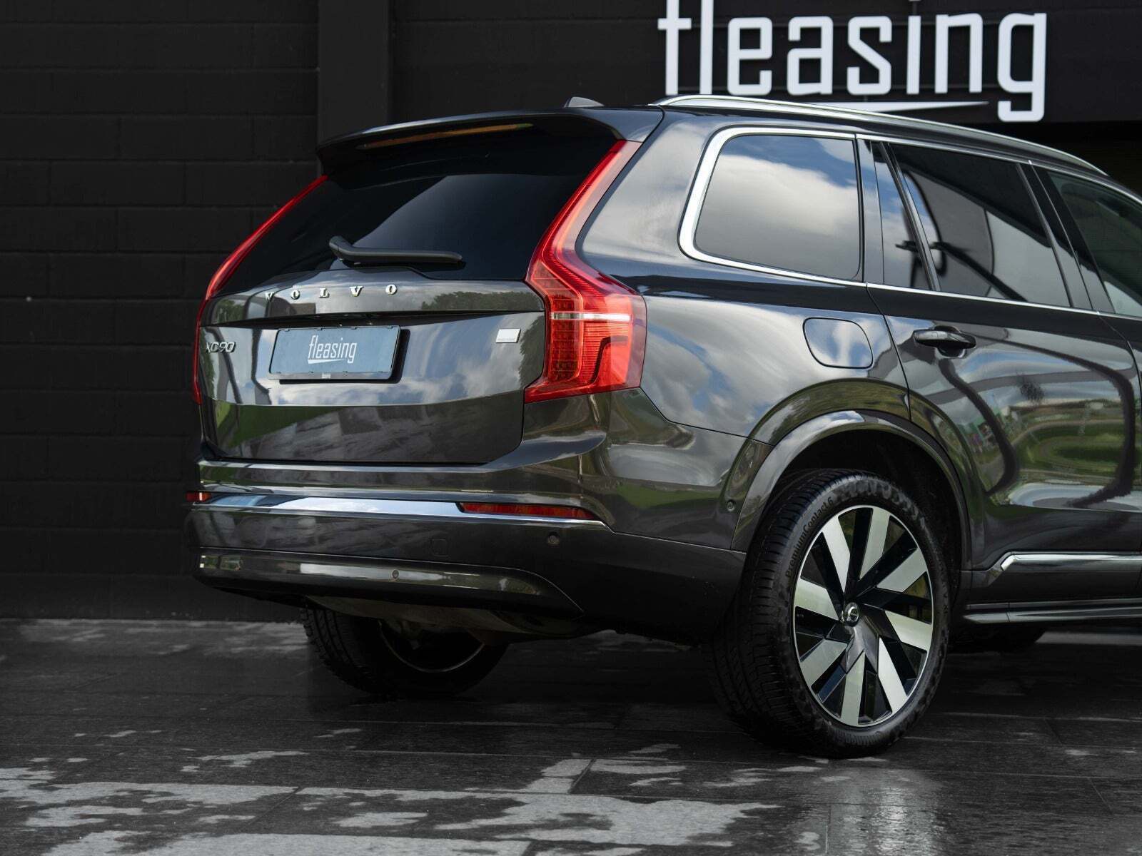 Grå Volvo XC90 fra 2024