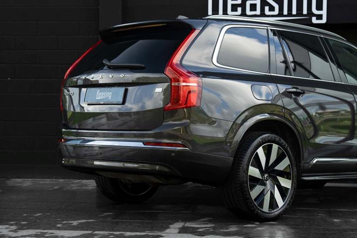 Grå Volvo XC90 fra 2024