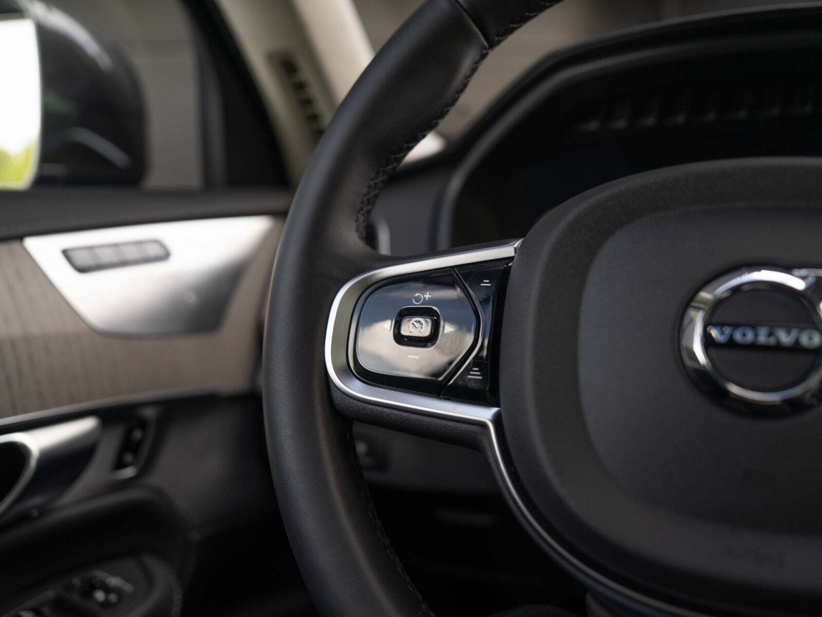 Grå Volvo XC90 fra 2024