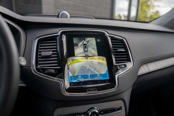 Grå Volvo XC90 fra 2024