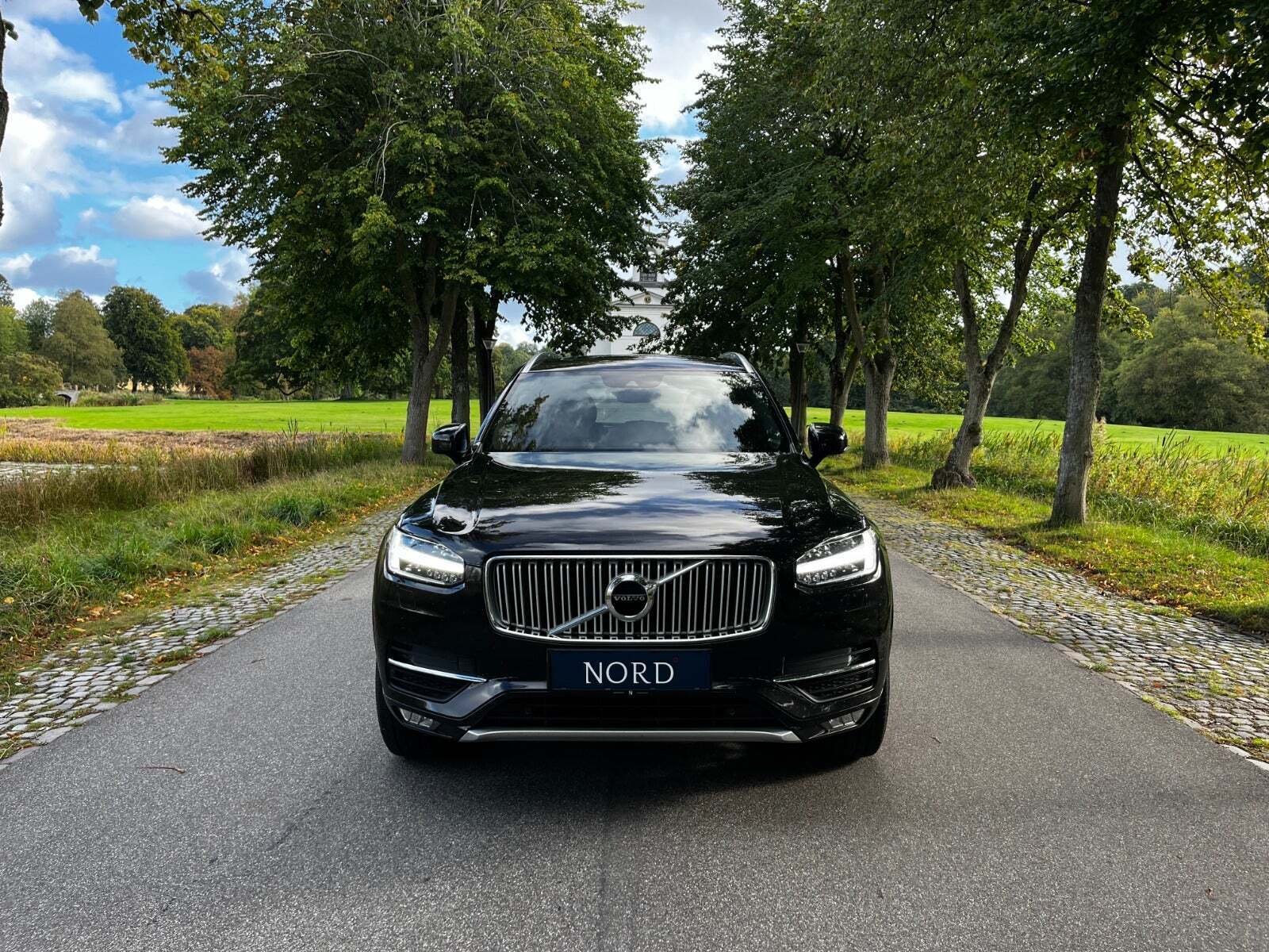 Sort Volvo XC90 fra 2015