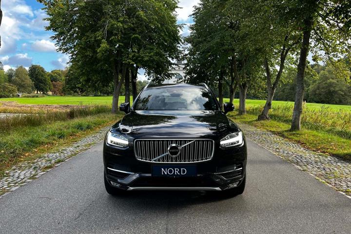 Sort Volvo XC90 fra 2015