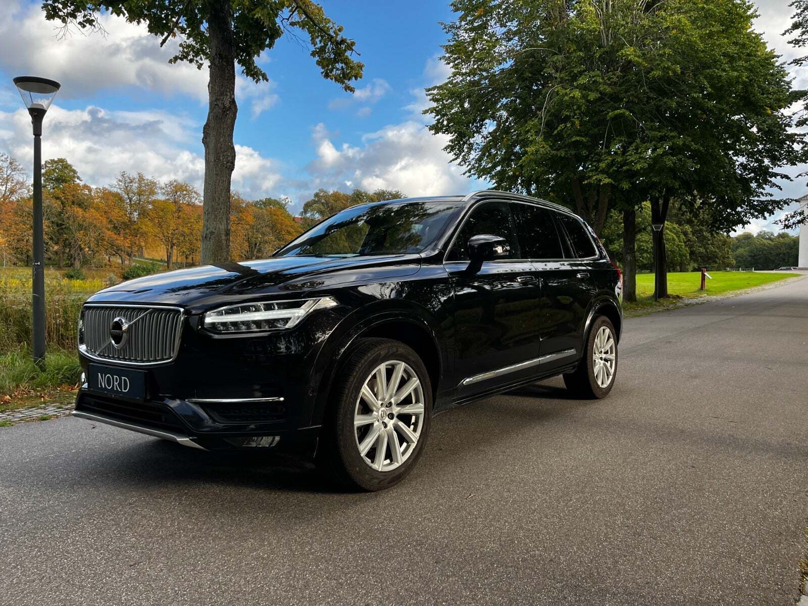 Sort Volvo XC90 fra 2015