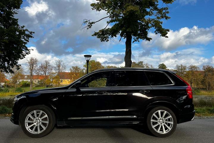 Sort Volvo XC90 fra 2015