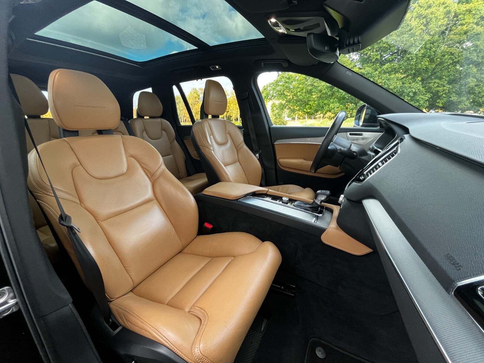 Sort Volvo XC90 fra 2015