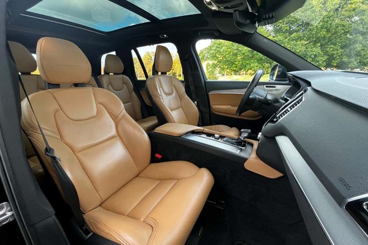 Sort Volvo XC90 fra 2015