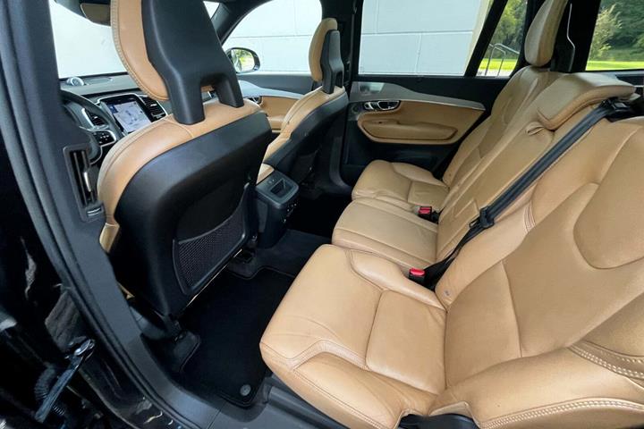 Sort Volvo XC90 fra 2015
