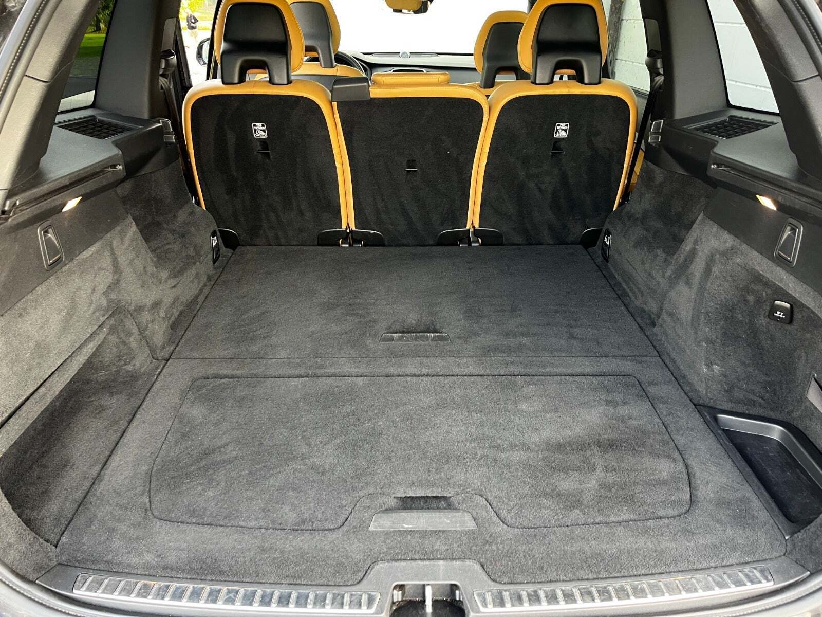 Sort Volvo XC90 fra 2015