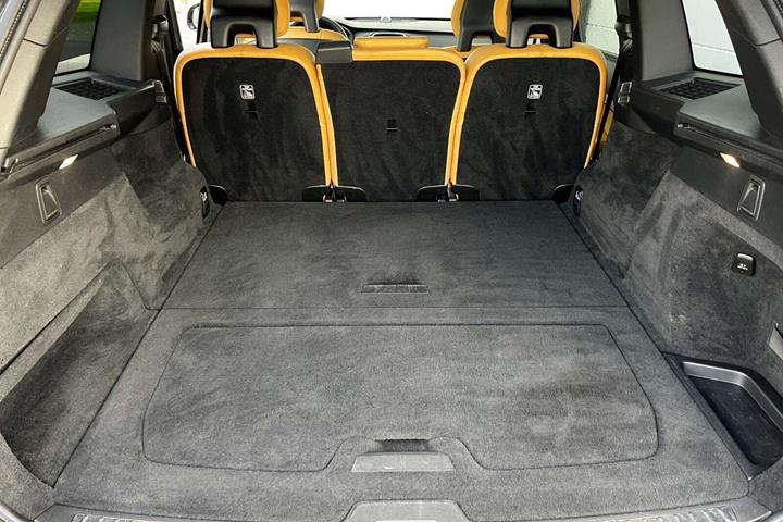 Sort Volvo XC90 fra 2015