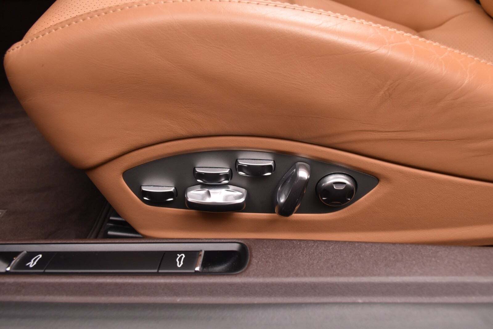 Grå Porsche 911 Turbo S fra 2016