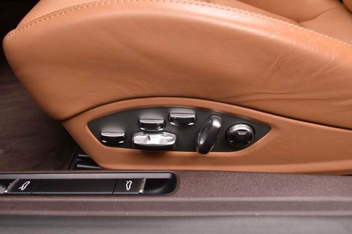 Grå Porsche 911 Turbo S fra 2016