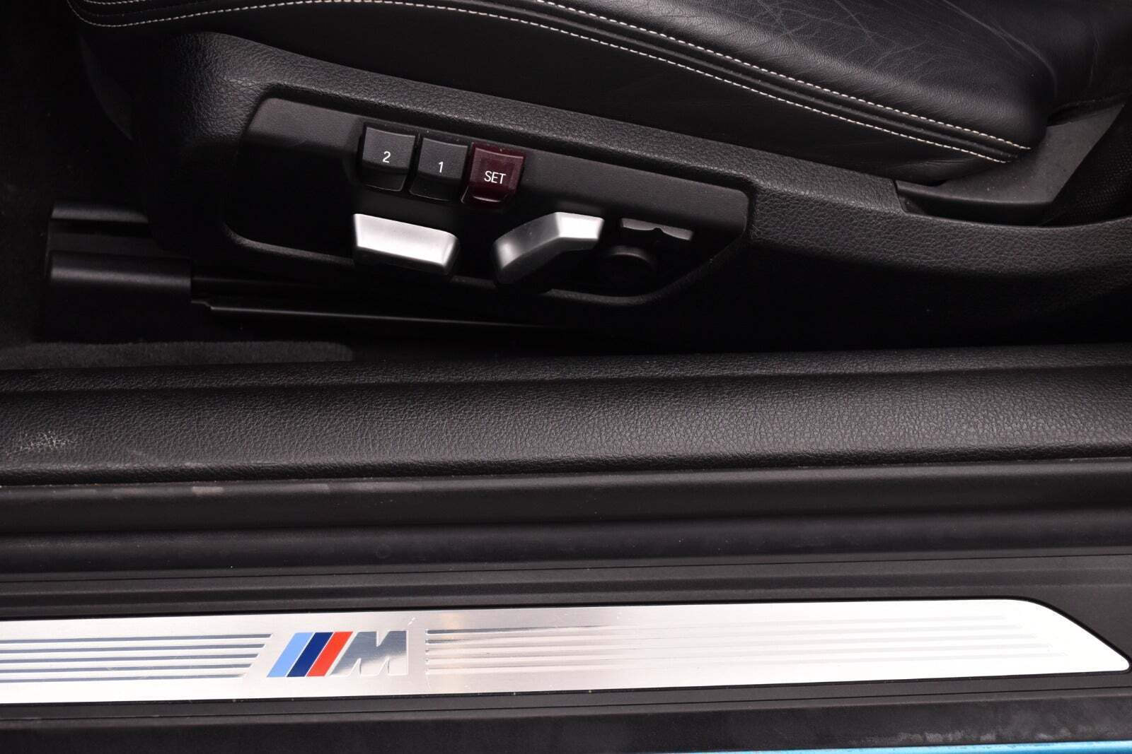 Blå BMW 430d fra 2018 set indefra