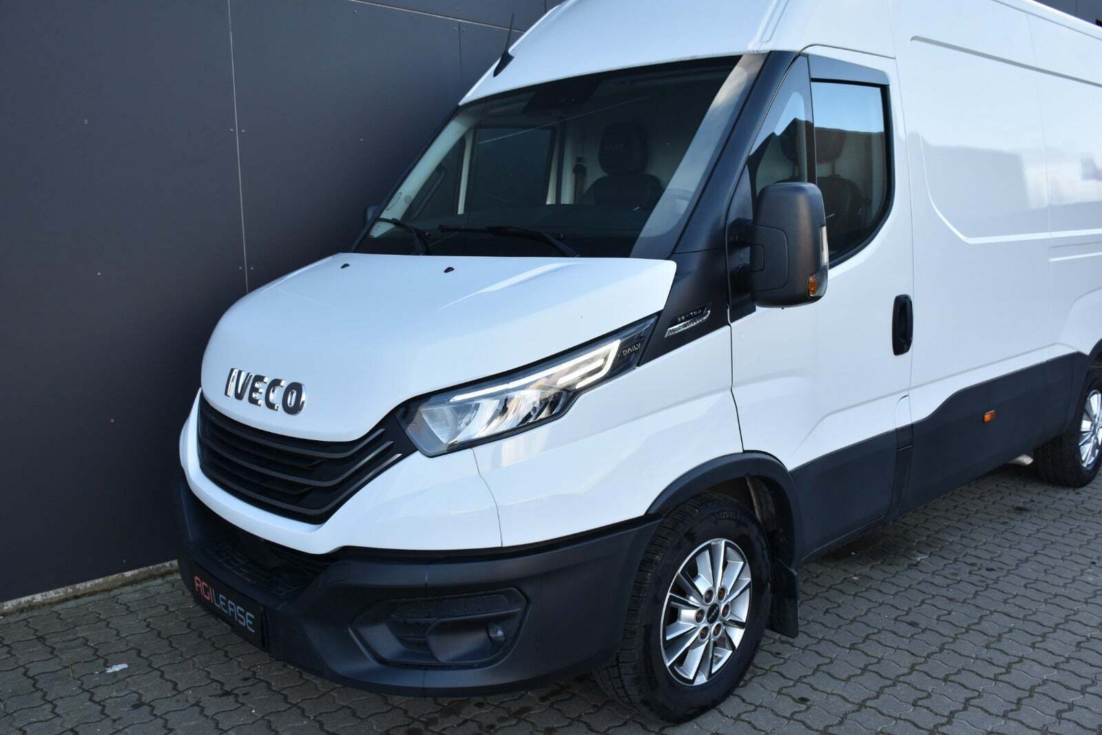Iveco Daily 2,3 35S16 12m³ Van AG8