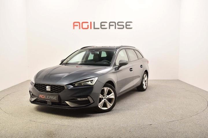 Grå Seat Leon fra 2021 set udefra