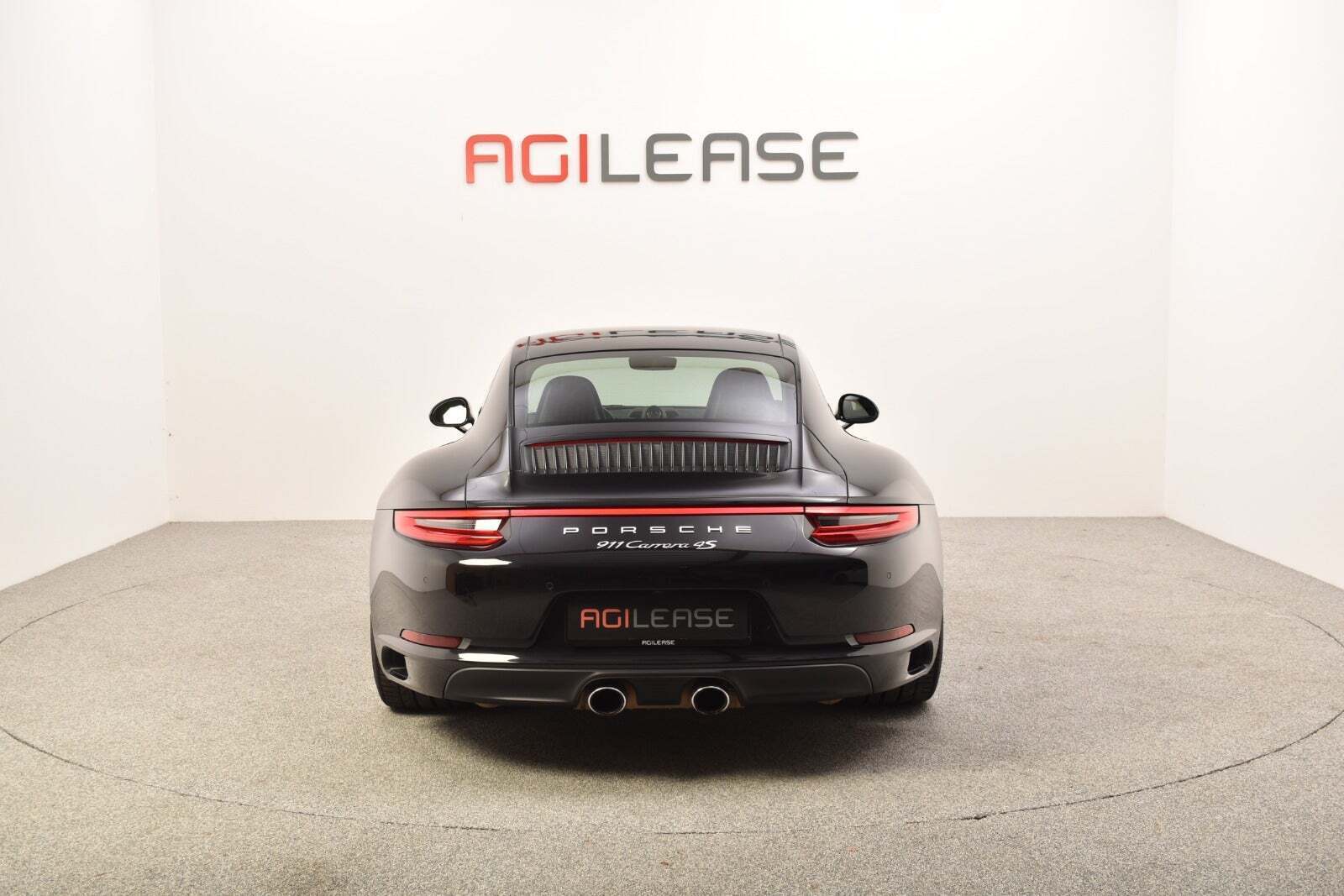Sort Porsche 911 Carrera 4S fra 2017