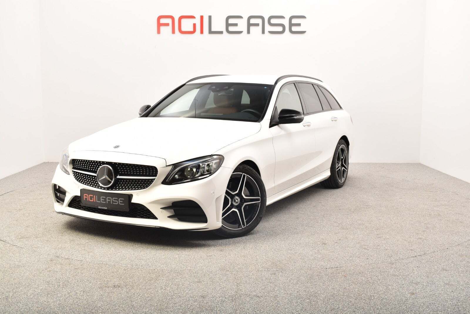 Hvid Mercedes C220 d fra 2019 set udefra
