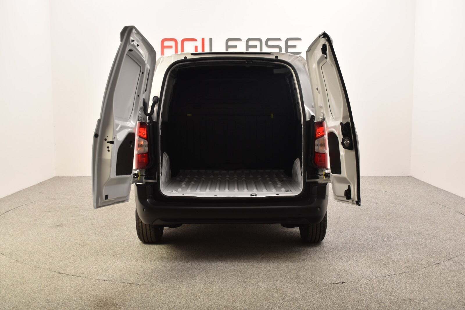 Hvid Fiat Doblò fra 2024