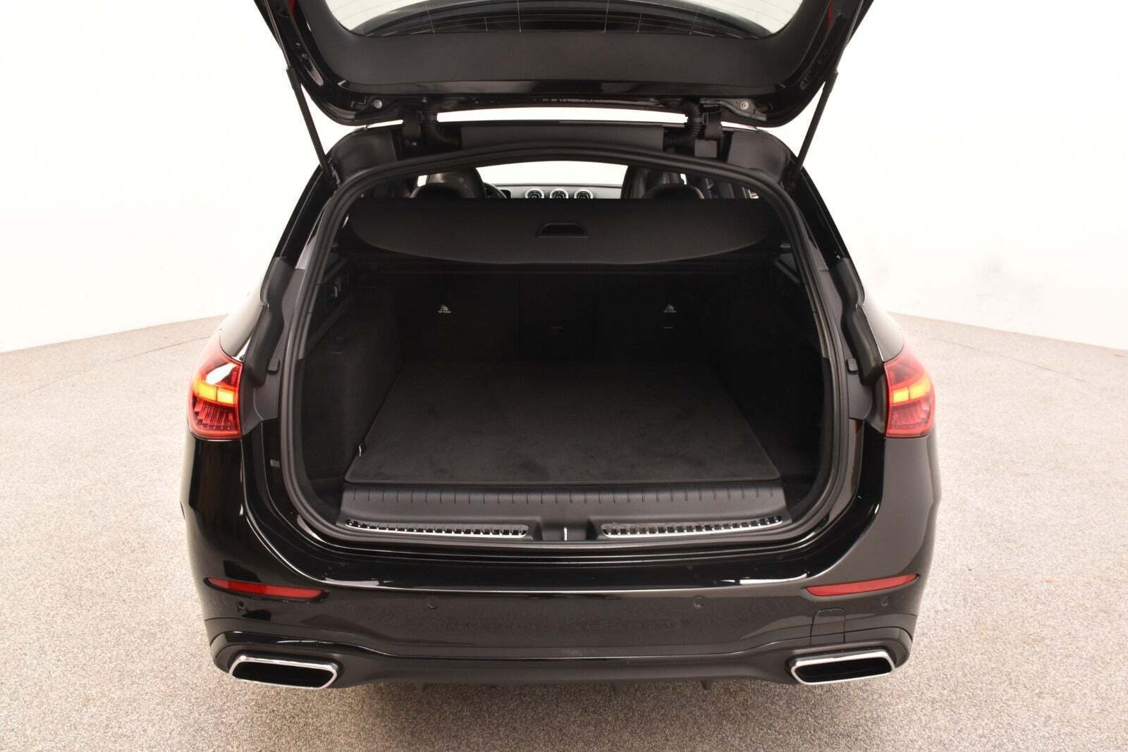 Sort Mercedes C300 e fra 2022