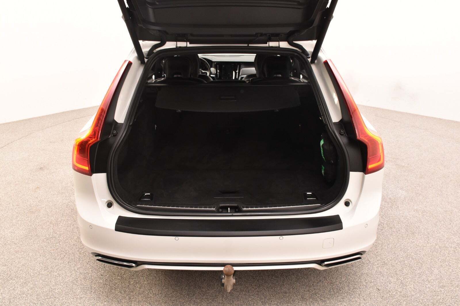 Hvid Volvo V90 fra 2020