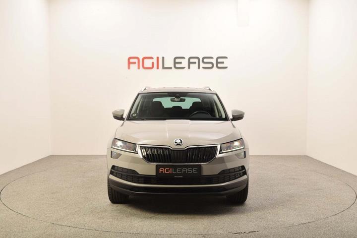Grå Skoda Karoq fra 2019