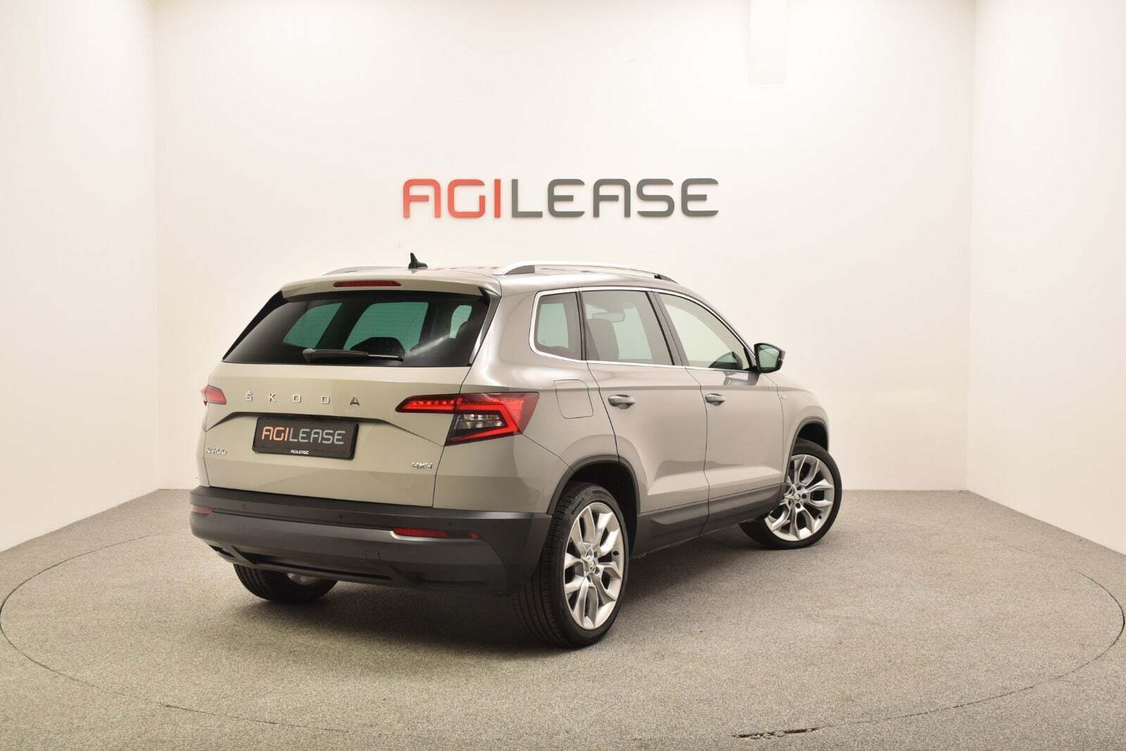 Grå Skoda Karoq fra 2019