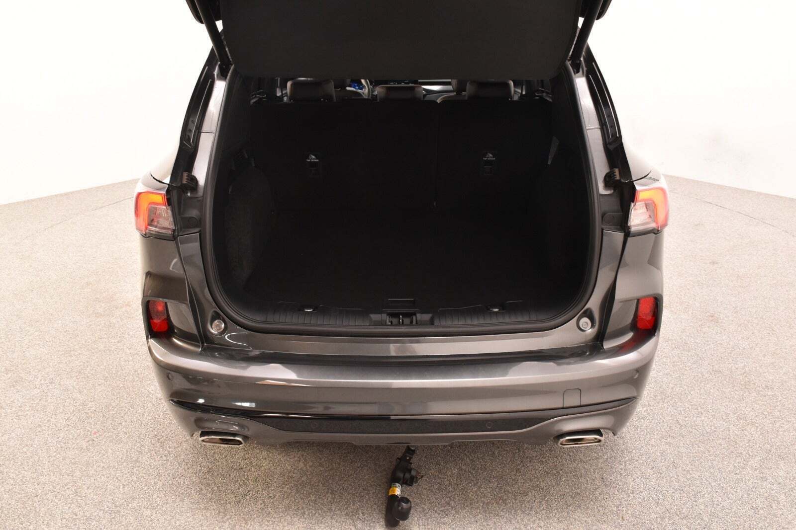 Grå Ford Kuga fra 2020