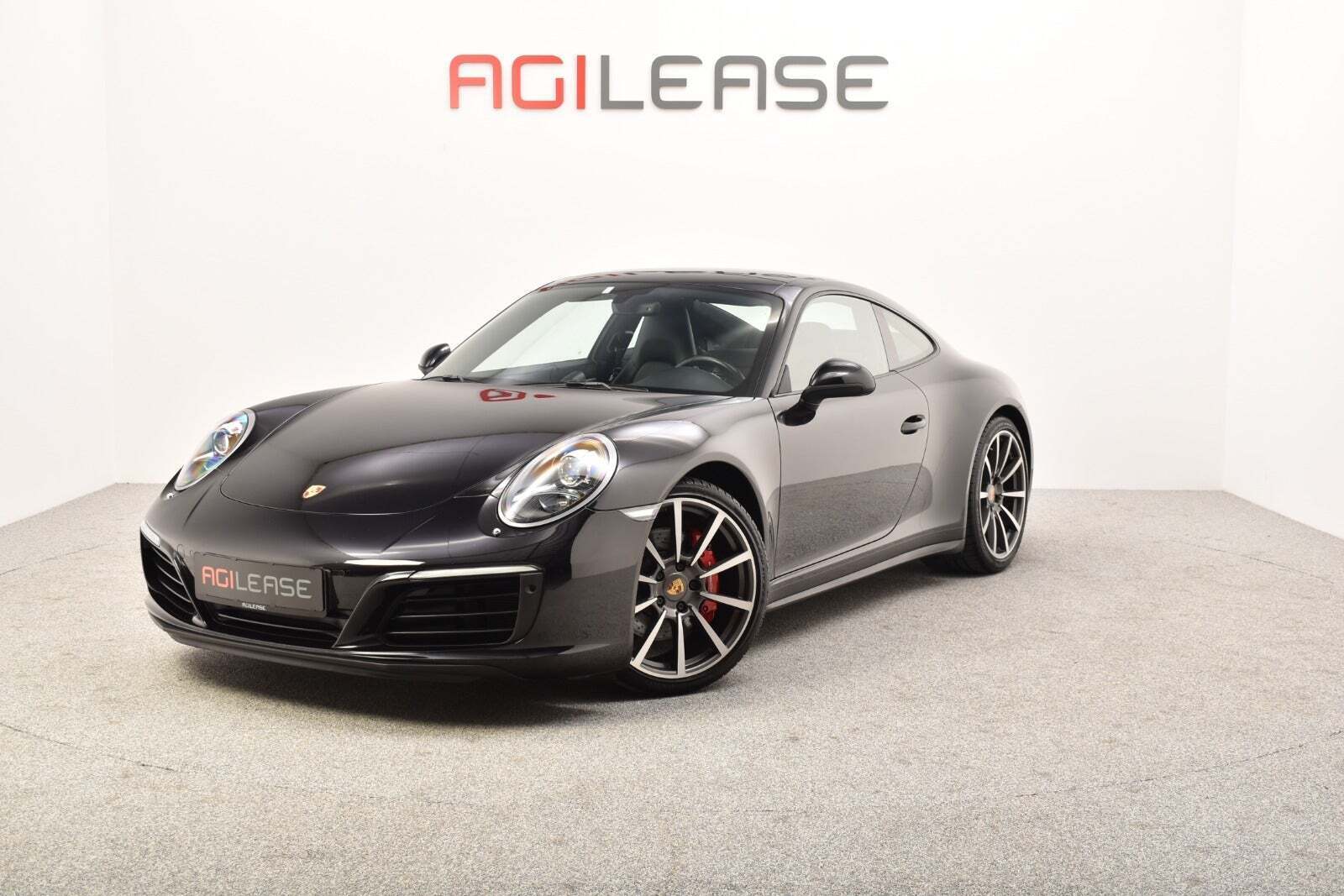 Sort Porsche 911 Carrera 4S fra 2017 set udefra
