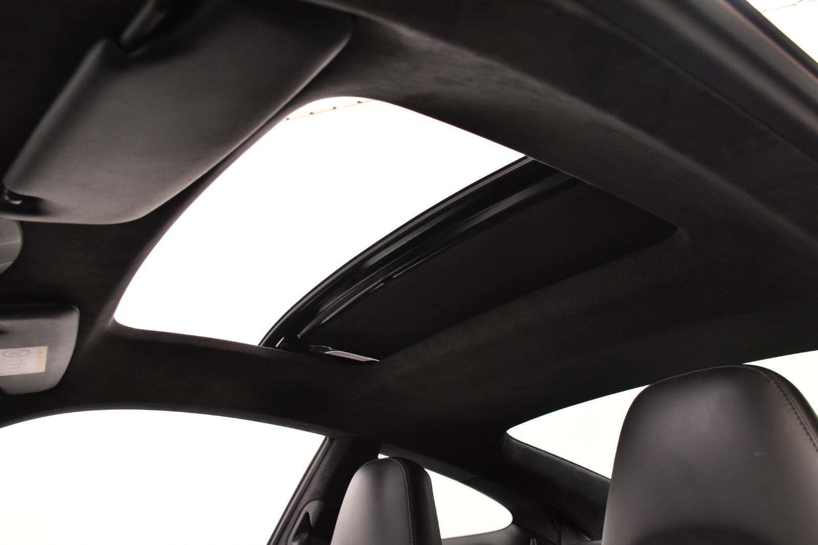 Sort Porsche 911 Carrera 4S fra 2017