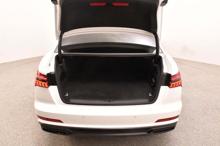 Hvid Audi A6 fra 2020