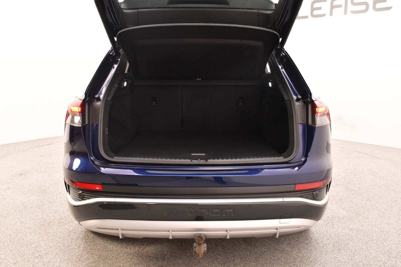 Blå Audi Q4 e-tron fra 2024