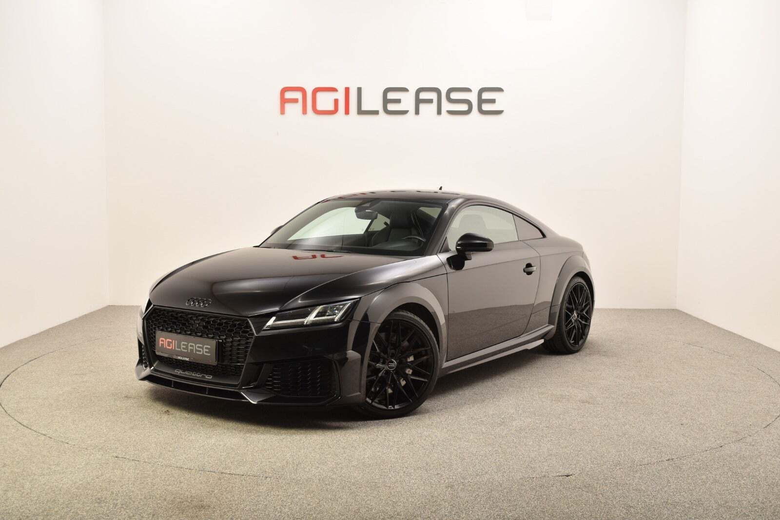 Sort Audi TT RS fra 2019 set udefra