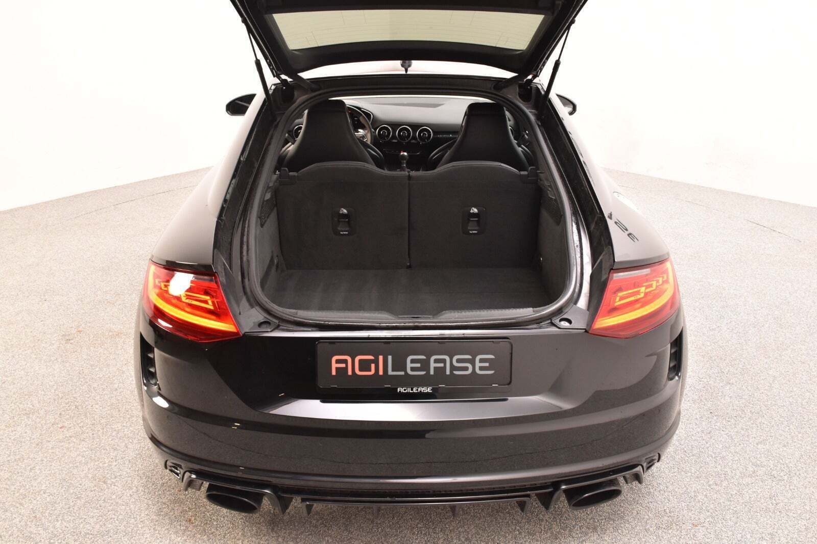 Sort Audi TT RS fra 2019 set udefra