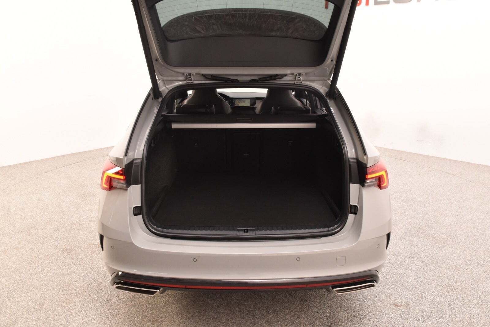 Sort Skoda Octavia fra 2020