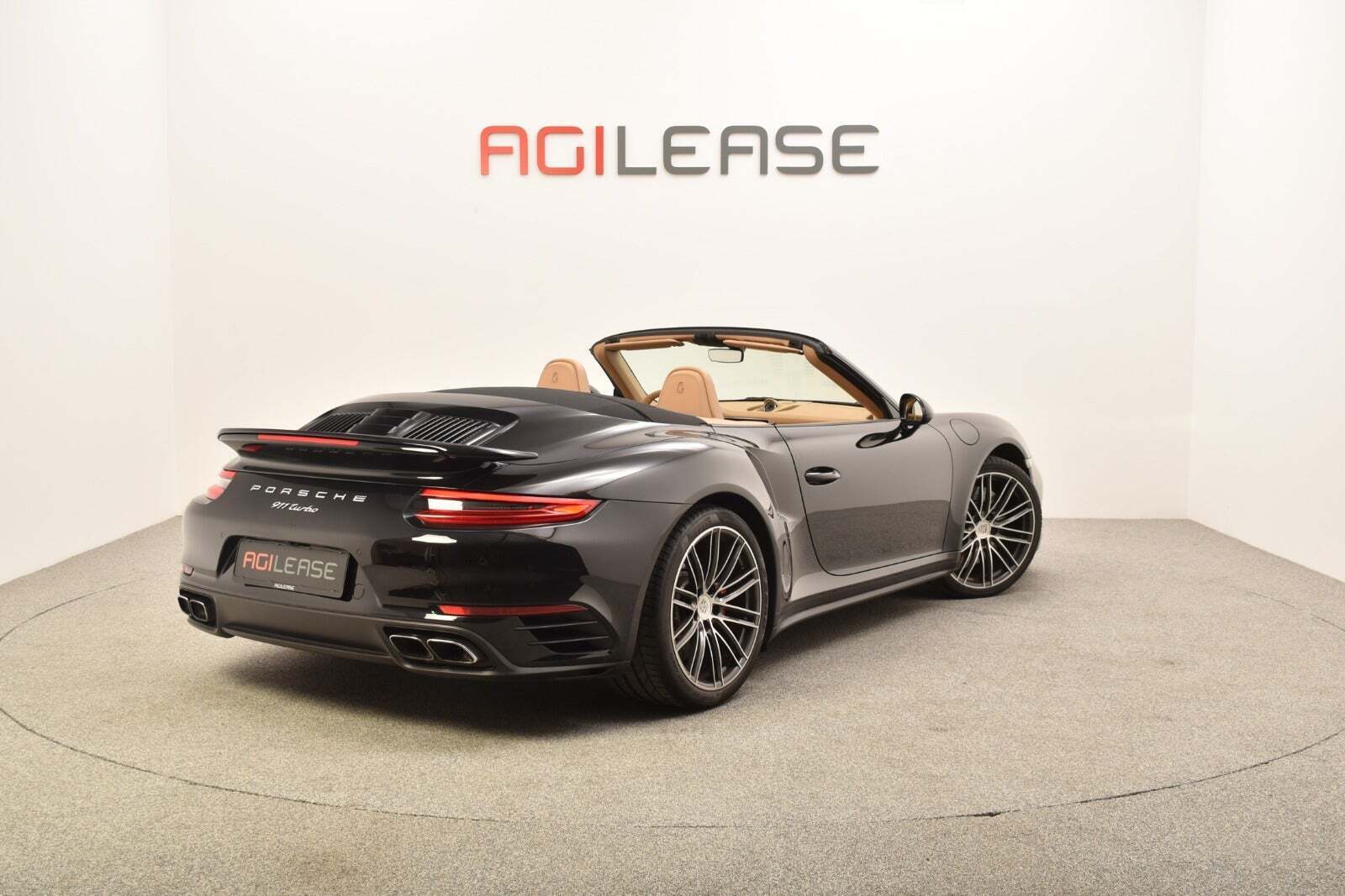 Sort Porsche 911 Turbo fra 2016