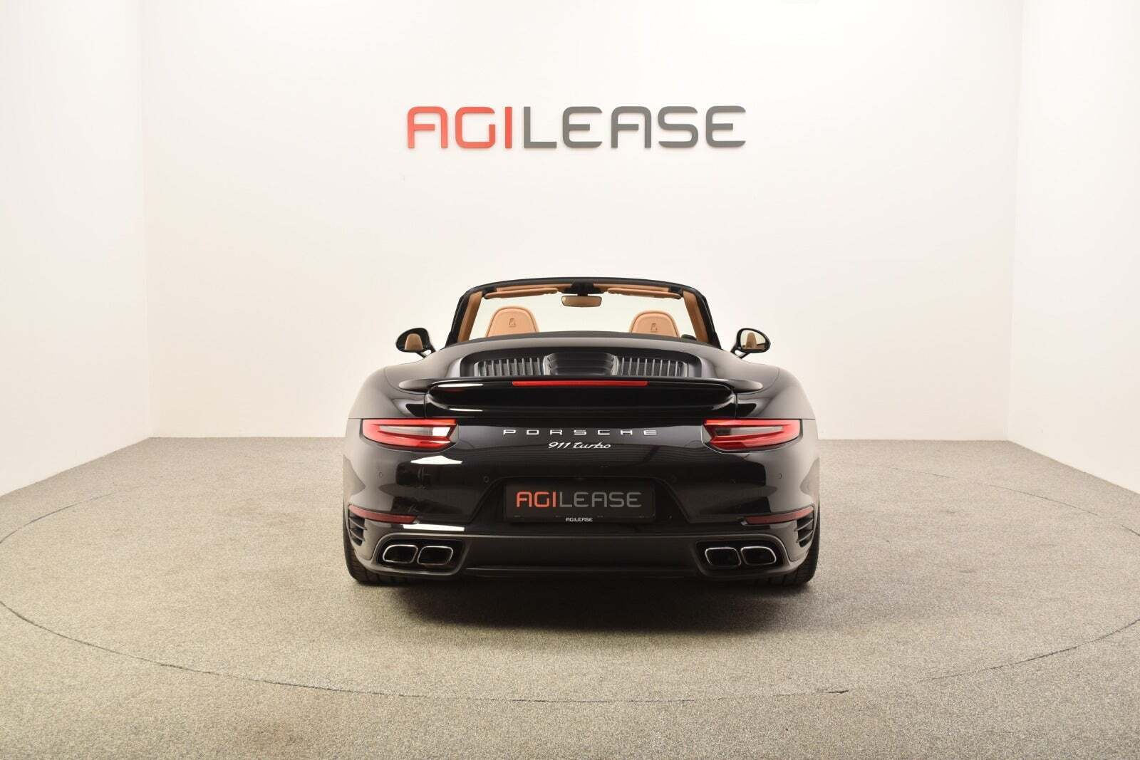 Sort Porsche 911 Turbo fra 2016