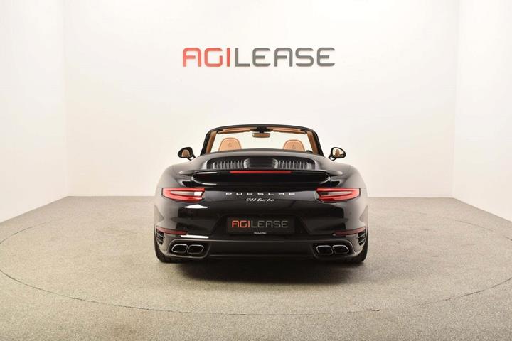 Sort Porsche 911 Turbo fra 2016